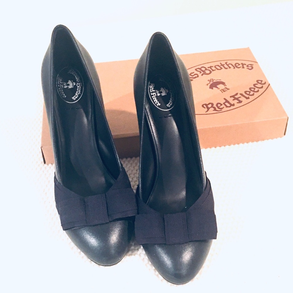 Brooks Brothers Red Fleece Navy Heels Size 7.5